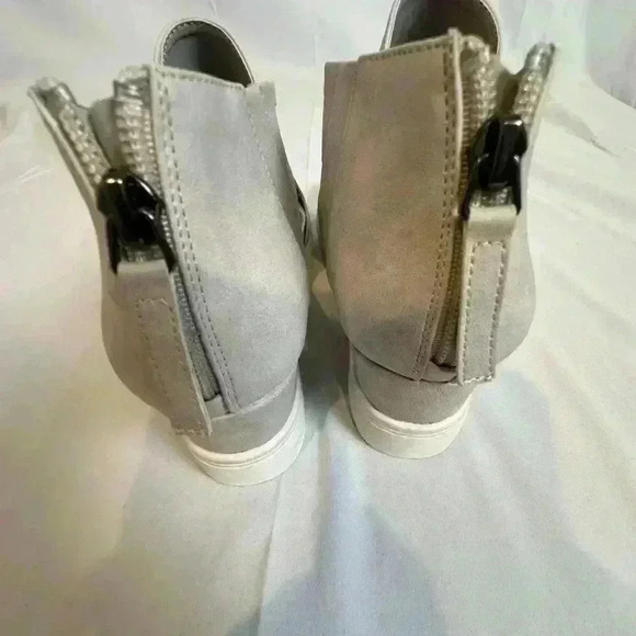 NWOT - Light Gray Wedge Sneakers with Cut out (Size 8) - Picture 8 of 8